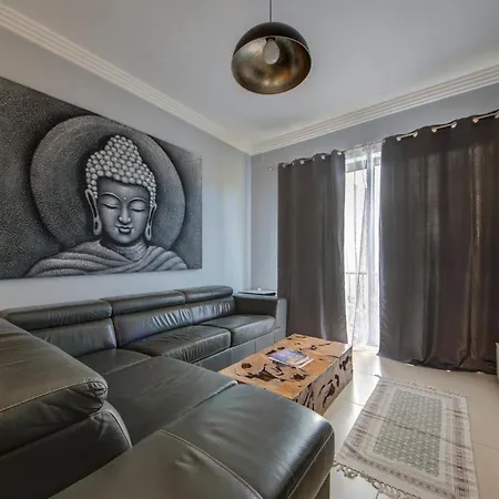 Modern 2br Penthouse With Rooftop Terrace & Bbq