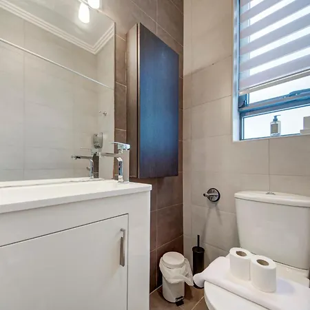 Modern 2br Penthouse With Rooftop Terrace & Bbq *