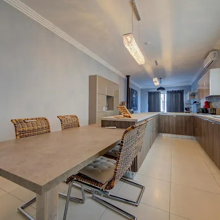 Modern 2br Penthouse With Rooftop Terrace & Bbq 公寓