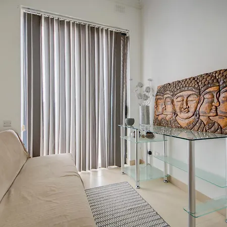 Modern 2br Penthouse With Rooftop Terrace & Bbq