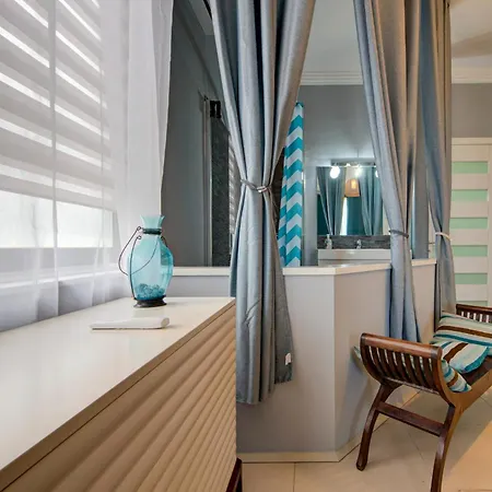 Modern 2br Penthouse With Rooftop Terrace & Bbq