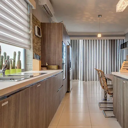 Modern 2br Penthouse With Rooftop Terrace & Bbq
